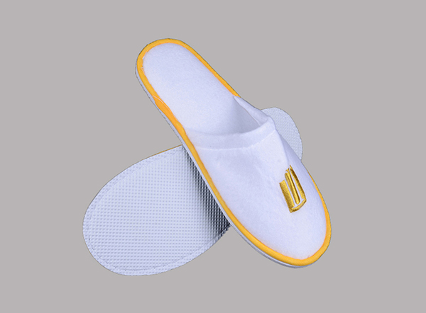 Gold Embroidered Logo Soft Fleece disposable hotel slipper