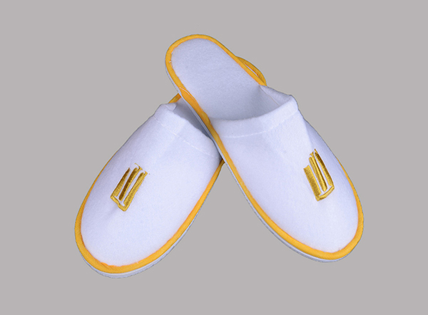 Gold Embroidered Logo Soft Fleece disposable hotel slipper