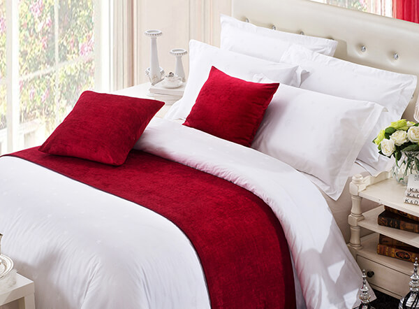 Hotel decorative solid linen bed runners and cushions