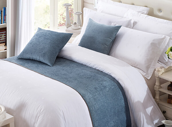 Hotel decorative solid linen bed runners and cushions