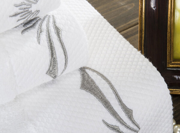 100% cotton 16S white 5 star Hotel towel set with embroidery